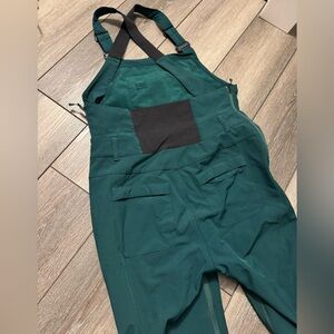 SOLD - Women's BURTON Avalon Stretch 2L Softshell Bib Pants botanical garden L